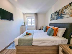 En eller flere senge i et værelse på Apartment Praia Rocha Candimar Harmony