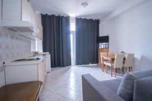 Kuchyňa alebo kuchynka v ubytovaní Apartments Manuela - Baška Voda