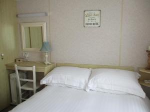 Gallery image of Summer Breeze Caravan in Bacton +16 photos