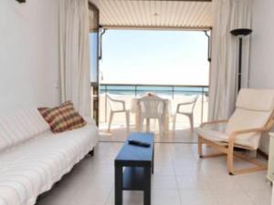 a living room with a couch and a table at Gaia in Torredembarra