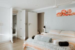 Ένα ή περισσότερα κρεβάτια σε δωμάτιο στο Atlantic 4 shore +17 φωτογραφίες