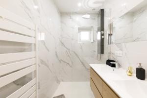 Imagen de la galería de HeavnStay Suite Cannes Centre II, en Cannes