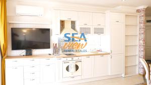 A kitchen or kitchenette at Sea View Rental Front Beach