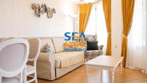 A seating area at Sea View Rental Front Beach