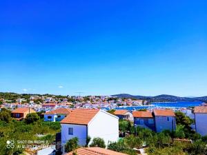 a view of a city with houses and a harbor at Apartmani Henjak in Jezera