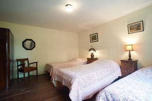 Postel nebo postele na pokoji v ubytování Othello House - Village Retreat