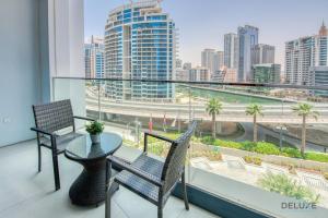 Rõdu või terrass majutusasutuses Exquisite 1BR at The Address Residences in JBR by Deluxe Holiday Homes