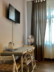 Televízia a/alebo spoločenská miestnosť v ubytovaní Ametyst Apartments