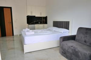 TV a/nebo společenská místnost v ubytování Hotel ZEKA + 37 fotografií