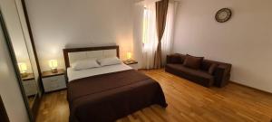 a bedroom with a bed and a couch at AnaMaria Apartments Mamaia Nord in Mamaia Sat/Năvodari