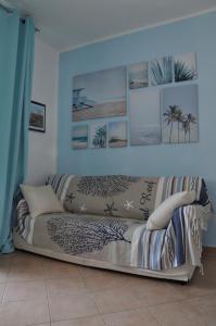 A seating area at La casa azzurra