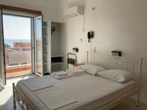 Postel nebo postele na pokoji v ubytování Hotel Galini