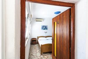 Posteľ alebo postele v izbe v ubytovaní Apartments & Rooms Strčić Petra