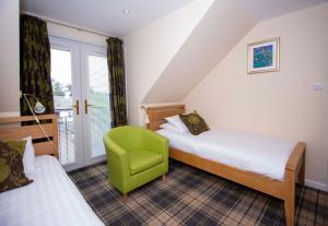 Tempat tidur dalam kamar di Braeside Guest House, Loch Lomond