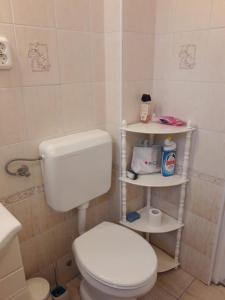 Ένα μπάνιο στο Golden Apartman +36 φωτογραφίες