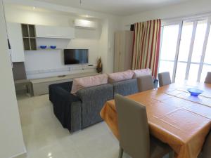 Gallery image of Aquamarine Sea Front Apartments - Second Floor in Marsaskala