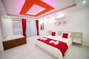 Kép Tarhan 2 - 1 Bedroom with 2 jacuzzi in Kalkan szállásáról Çavdır városában a galériában