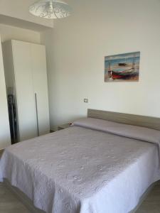 a bedroom with a bed and a painting on the wall at Delia's house in Drapia