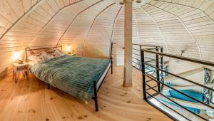 Postel nebo postele na pokoji v ubytování Przystanek Czasu - domek kopułowy
