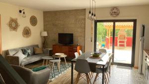 Et tv og/eller underholdning på Casa ponto Da Cruz t3