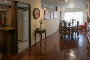 Departamento del Boulevard的厨房或小厨房