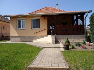 Το κτήριο όπου στεγάζεται  το διαμέρισμα