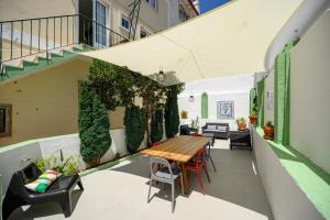 En balkon eller terrasse på Terrace Lisbon Hostel
