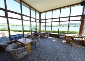 Un lugar para sentarse en Whispering Pines