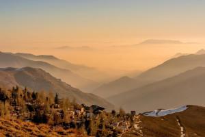 a view of a valley with mountains in the background at Lodge en Farellones in Santiago