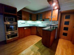 Kuchyňa alebo kuchynka v ubytovaní Apartmány Srní u Hlinska + 12 fotografií