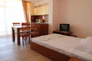 A kitchen or kitchenette at Menada Grand Kamelia Apartments