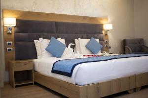 En eller flere senge i et værelse på Aselefech Merga Hotel and Spa