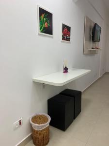 a white counter in a room with a trash can at Hotel Cavalinho Branco - Apartamento 136 in Águas de Lindoia