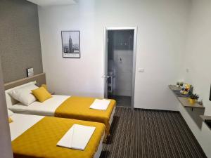 Posteľ alebo postele v izbe v ubytovaní BoNiToS, SOBE-ROOMS