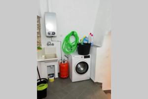 a laundry room with a washer and a washing machine at Cueva de Ramón y Elvira in Cuevas del Campo