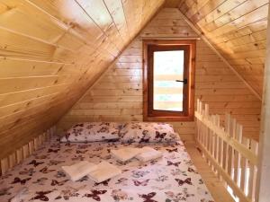 Postel nebo postele na pokoji v ubytování Koliba Pčelica 1-SPA
