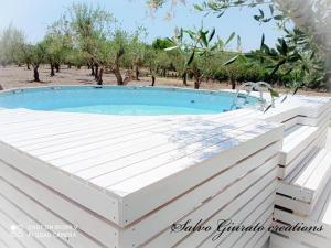 Bazén v ubytování Uliveto Nonno Giacomo nebo v jeho okolí