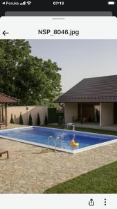 Bazén v ubytování Aqualux apartments nebo v jeho okolí