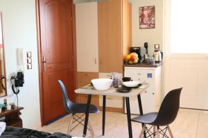 Kuchyň nebo kuchyňský kout v ubytování Serenity LX Apartments