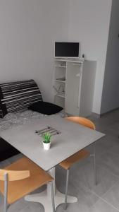 a white table with two chairs in a room at Studio - Marina 4 - 17 allée des Pinons - 2-1 in Saint-Jean-de-Monts