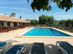 Kolam renang di atau di dekat 2 bedrooms apartement with shared pool jacuzzi and terrace at Noguericas