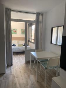 Ένα ή περισσότερα κρεβάτια σε δωμάτιο στο Playamar village +17 φωτογραφίες