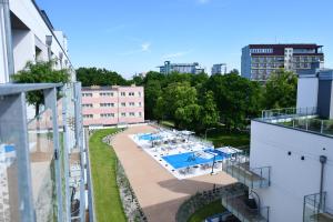 an overhead view of a swimming pool on a building at Klif Apartamenty Nadmorskie Tarasy C403 in Kołobrzeg