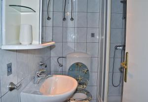 Gallery image of Apartment Palace in Rab +18 photos