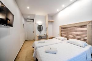 Letto o letti in una camera di Anamar Santorini