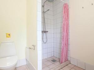 Ett badrum på 12 person holiday home in Haderslev