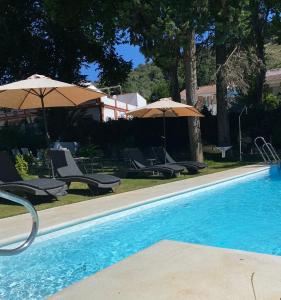 Bazén v ubytování HOTEL LUZ ALMONASTER nebo v jeho okolí