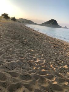 Afbeelding uit fotogalerij van Tropical Sunday Bungalow - Surf And Stay in Selong Belanak +84 foto's