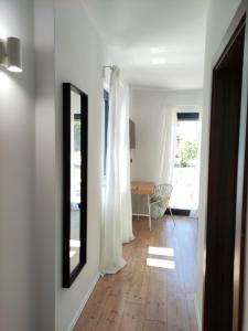 Ένα ή περισσότερα κρεβάτια σε δωμάτιο στο Lazy 8 Villa
