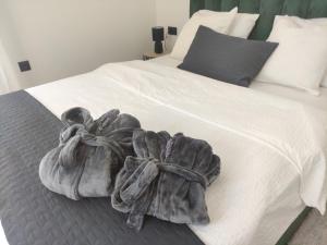 Ένα ή περισσότερα κρεβάτια σε δωμάτιο στο Lazy 8 Villa